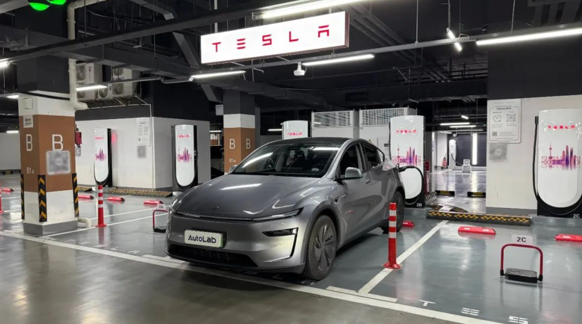 Charging comparable to "oil prices"? Tesla V4 supercharged pile measurement!